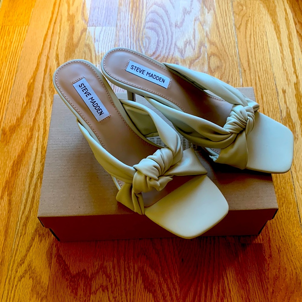 STEVE MADDEN Cream colored low heals 9.5